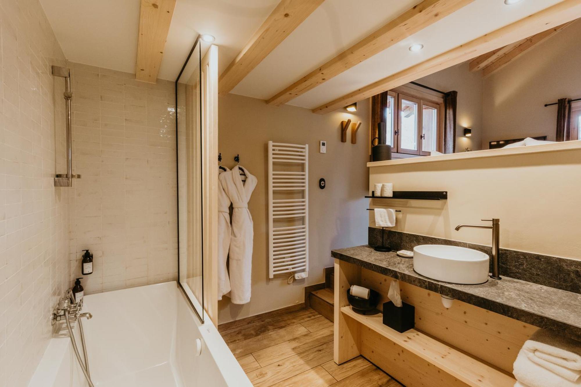 Hotel Restaurant La Ferme De Cupelin แซ็งต์-แฌร์เวส์-เลส์-แบ็งส์ ภายนอก รูปภาพ