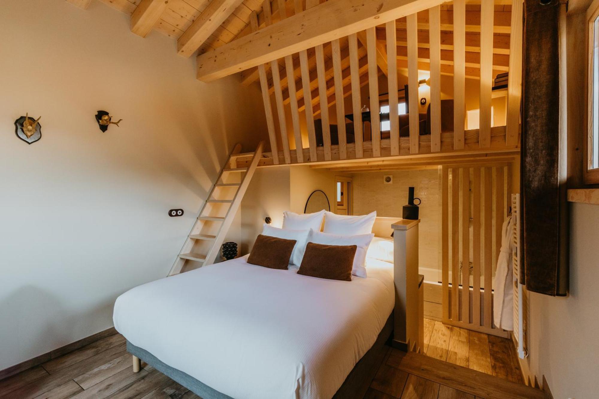 Hotel Restaurant La Ferme De Cupelin แซ็งต์-แฌร์เวส์-เลส์-แบ็งส์ ภายนอก รูปภาพ